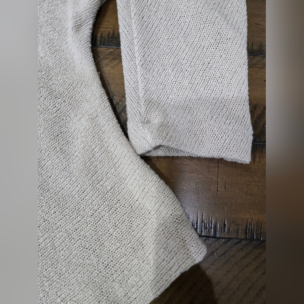 H&M Women's V-Neck Sweater in Light Cream - Picture 8 of 9